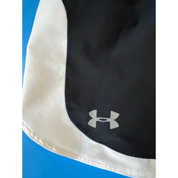 Under Armour Running Shorts Unisex Youth XL Drawstring Heat Gear Loose WhiteTrim - Picture 2 of 7